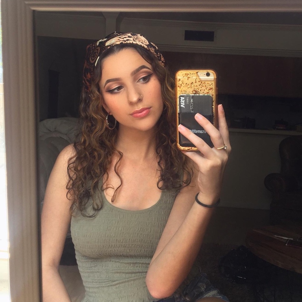 Meet your Posher, Hannah